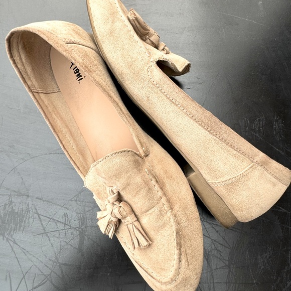 Fioni Light Tan/Beige Faux Soft Suede Loafers Slipon Flats with Tassels size 7 - Picture 3 of 3